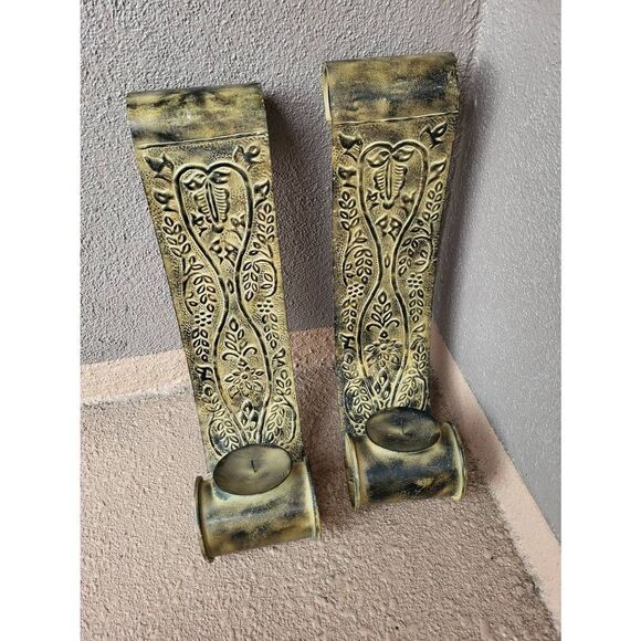 2 (20 'x 5 ')  Vintage carved metal candle holders - Picture 1 of 5